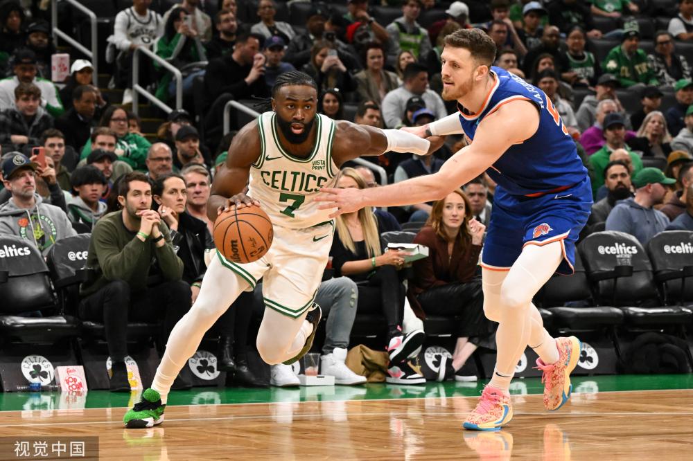 他凭借沉着 他凭借沉着